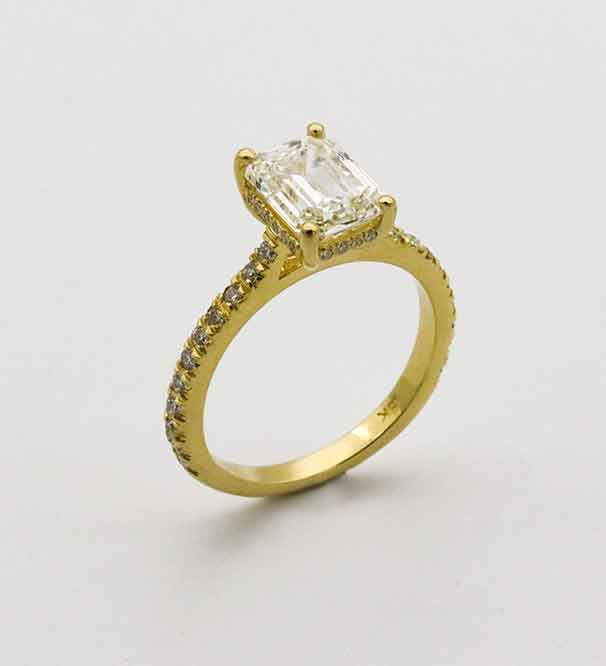 Gold Ring with Diamond